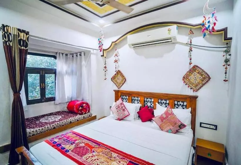 تختخواب و صبحانه The Wanderlust Guest House & Safari
