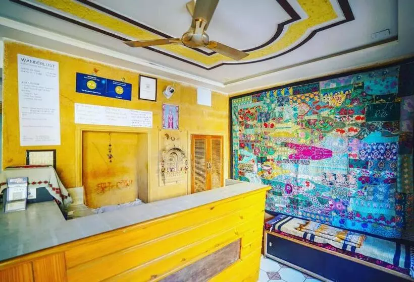 تختخواب و صبحانه The Wanderlust Guest House & Safari