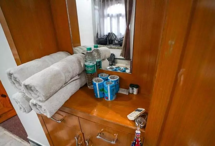 تختخواب و صبحانه The Wanderlust Guest House & Safari