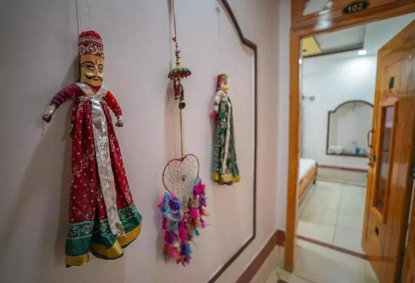 تختخواب و صبحانه The Wanderlust Guest House & Safari