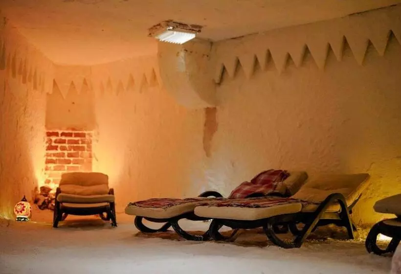 هتل Aleria Belport Beach