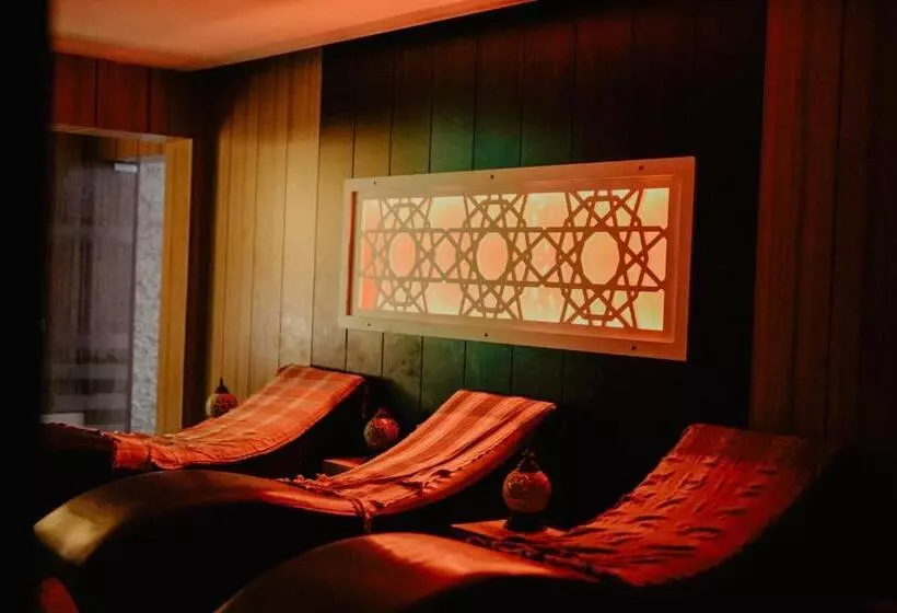 هتل Aleria Belport Beach