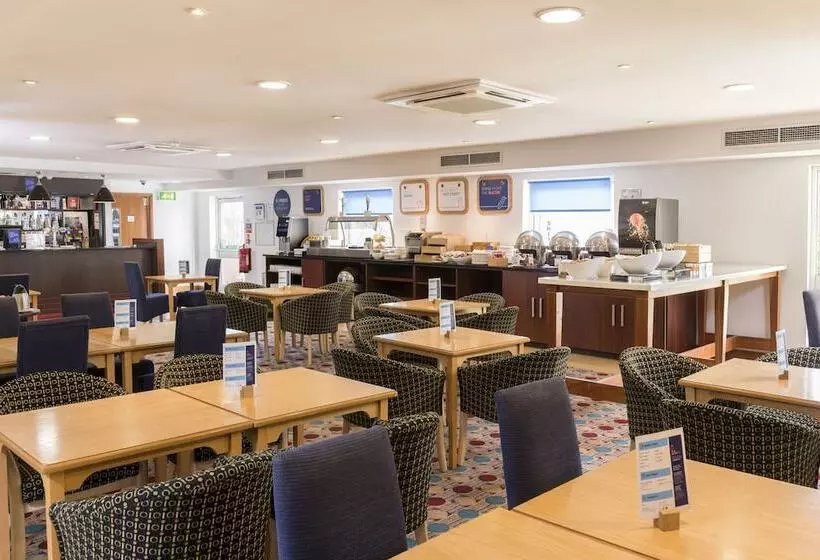 Hotelli Holiday Inn Express Birmingham Star City, An Ihg