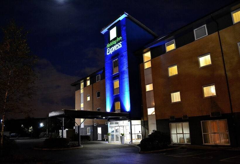 هتل Holiday Inn Express Birmingham Star City, An Ihg