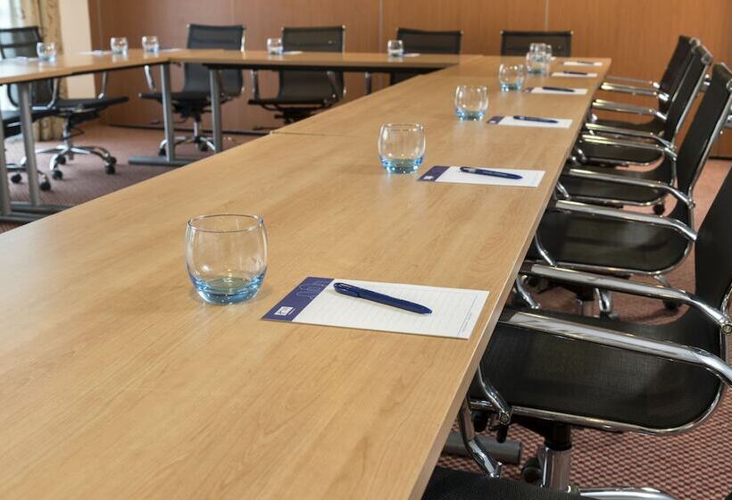 هتل Holiday Inn Express Birmingham Star City, An Ihg