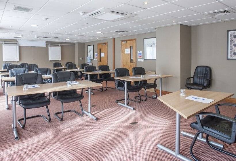 هتل Holiday Inn Express Birmingham Star City, An Ihg