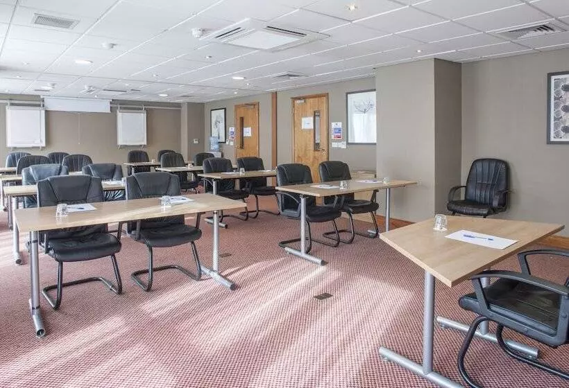 Hotelli Holiday Inn Express Birmingham Star City, An Ihg