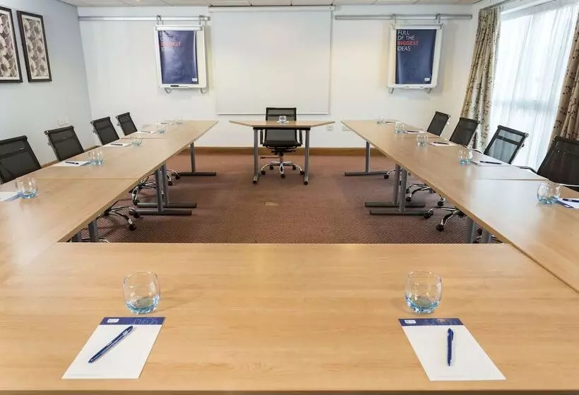 Hotelli Holiday Inn Express Birmingham Star City, An Ihg