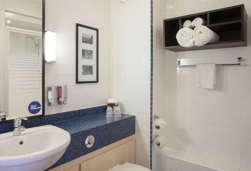 هتل Holiday Inn Express Birmingham Star City, An Ihg