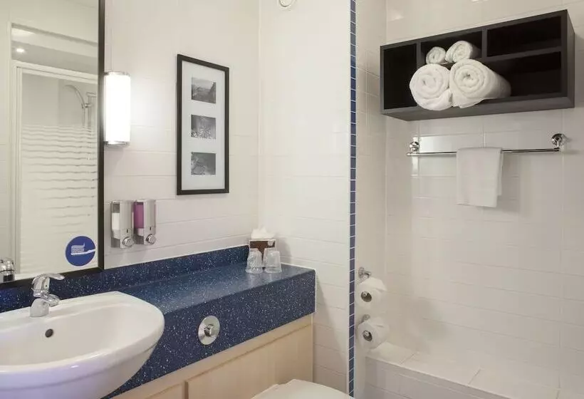 Hotelli Holiday Inn Express Birmingham Star City, An Ihg