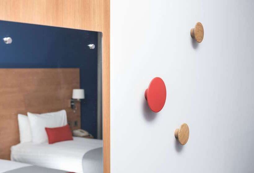 هتل Holiday Inn Express Birmingham Star City, An Ihg