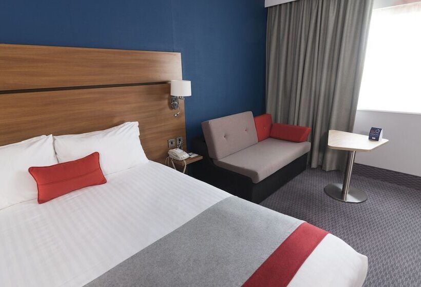 هتل Holiday Inn Express Birmingham Star City, An Ihg