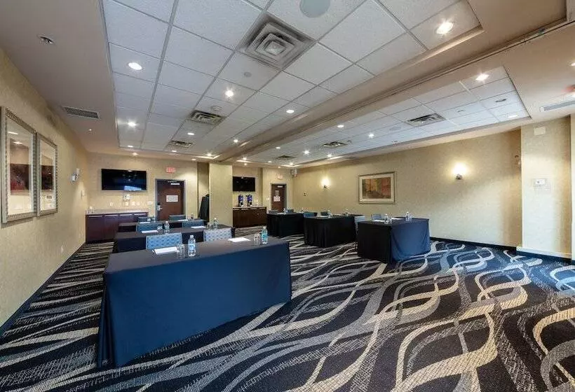 Отель Holiday Inn Express & Suites Riverport Richmond, An Ihg