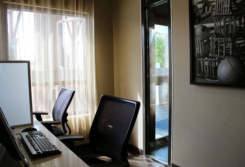 בית מלון כפרי Holiday Inn Express & Suites Riverport Richmond, An Ihg