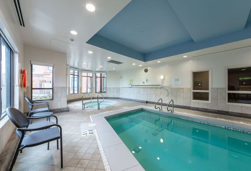 בית מלון כפרי Holiday Inn Express & Suites Riverport Richmond, An Ihg