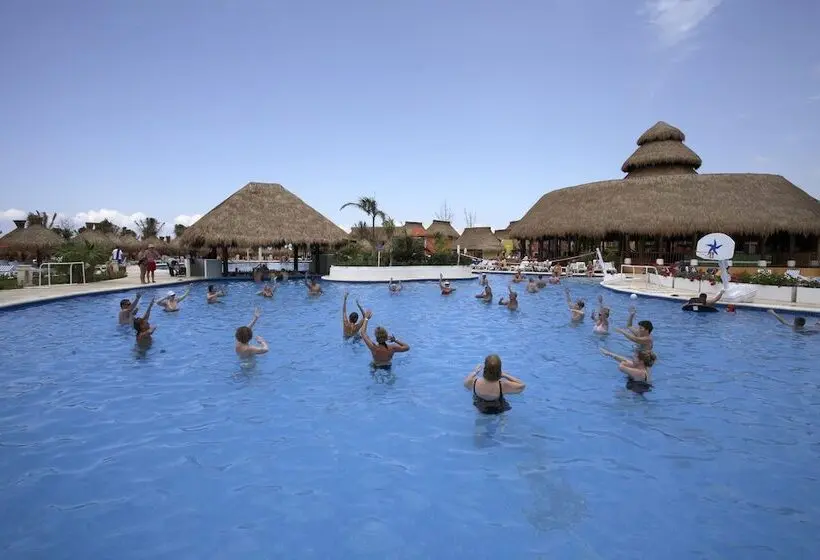 Hotelli Iberostar Waves Tucán