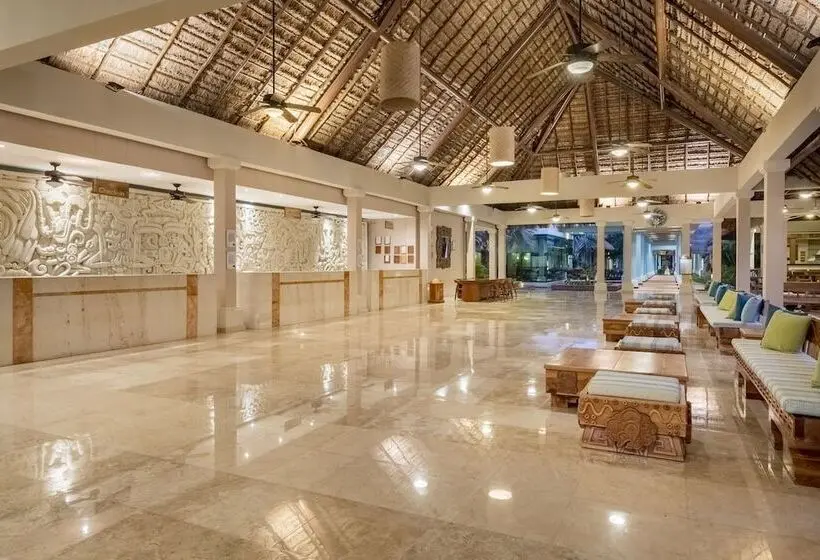 Hotelli Iberostar Waves Tucán