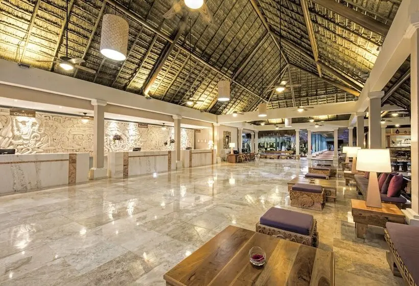 Hotelli Iberostar Waves Tucán