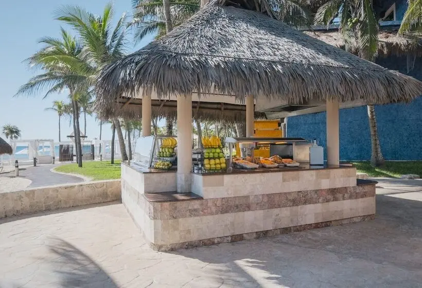 Hotelli Iberostar Waves Tucán