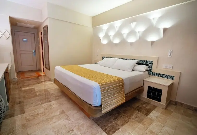 Hotelli Iberostar Waves Tucán