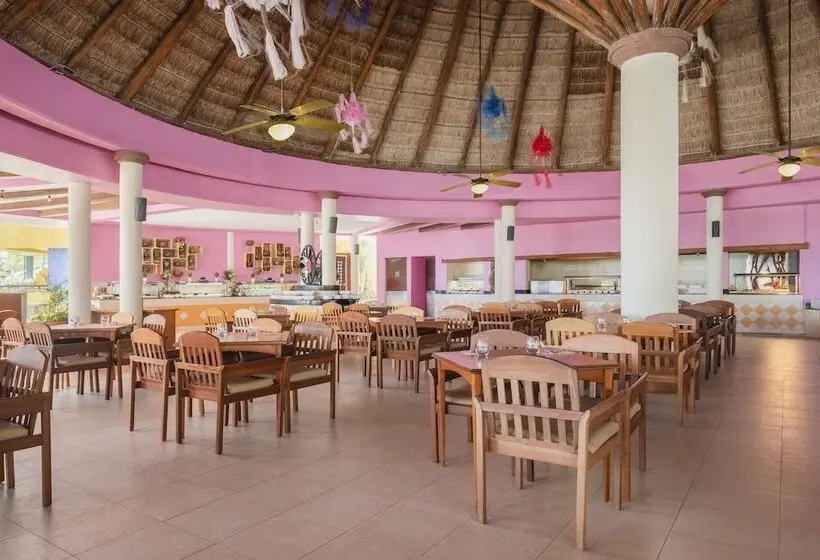 Hotelli Iberostar Waves Tucán