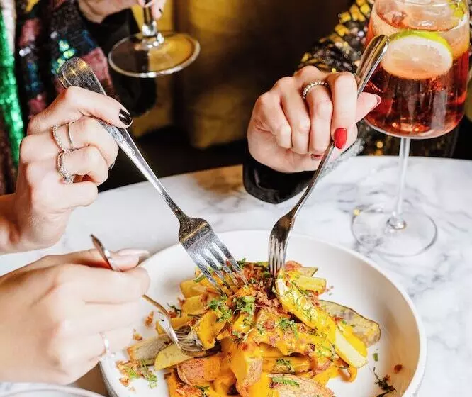 Hotel Pullman Santiago El Bosque