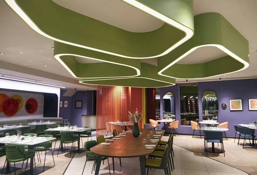 Hotel Pullman Santiago El Bosque