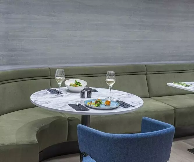 Hotel Pullman Santiago El Bosque