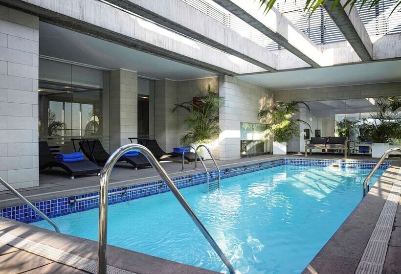 Hotel Pullman Santiago El Bosque