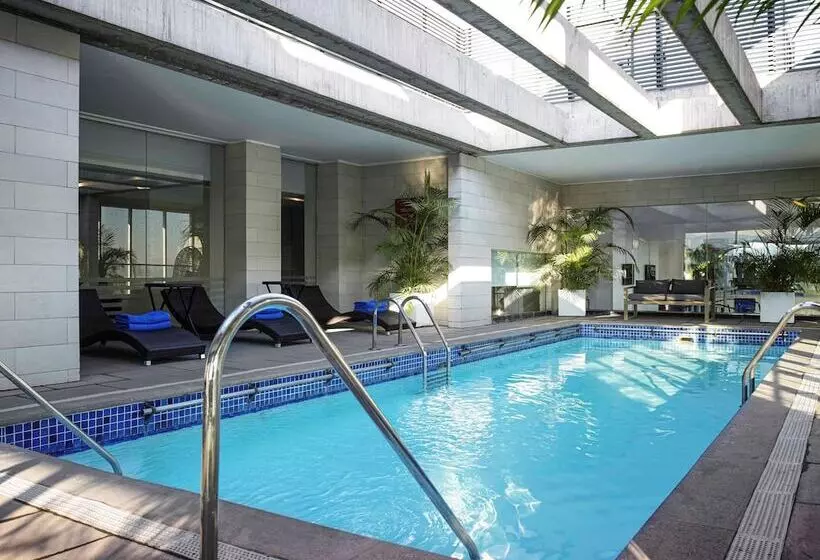 Hotel Pullman Santiago El Bosque