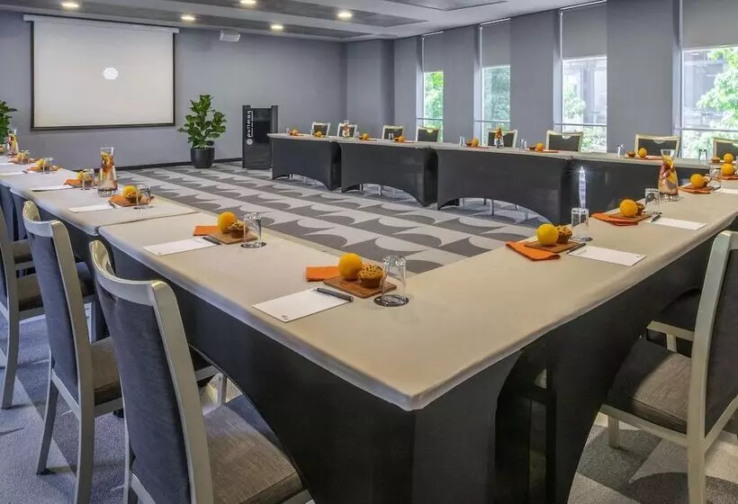 Hotel Pullman Santiago El Bosque