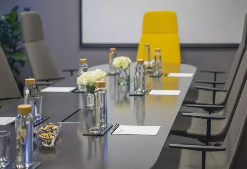 Hotel Pullman Santiago El Bosque