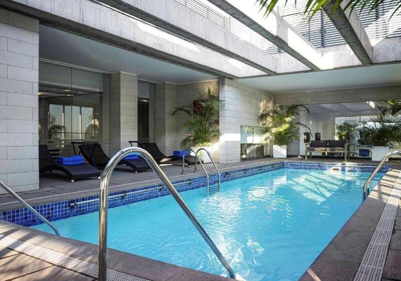 Hotel Pullman Santiago El Bosque