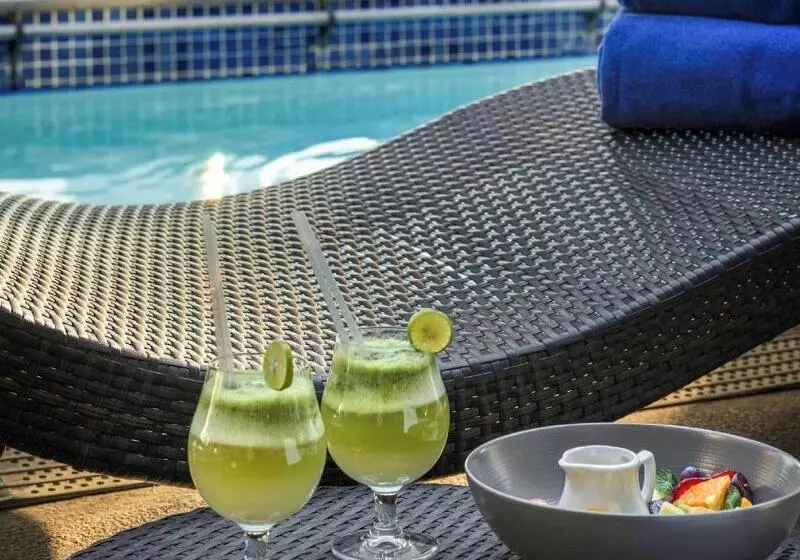 Hotel Pullman Santiago El Bosque