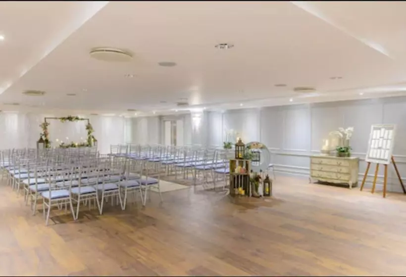 Shearwater Hotel & Spa