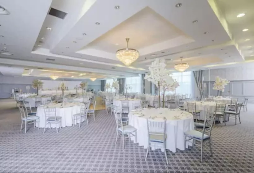 Shearwater Hotel & Spa