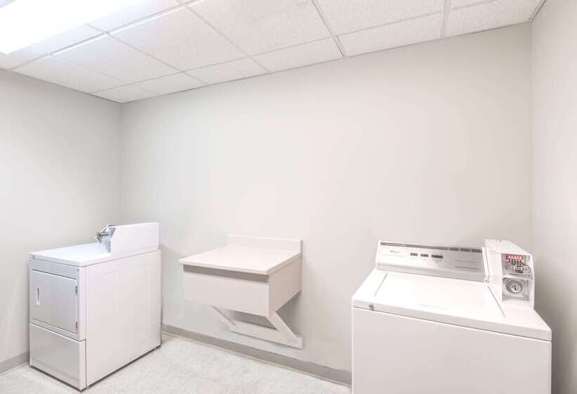 ホテル Super 8 By Wyndham Windsor Ns