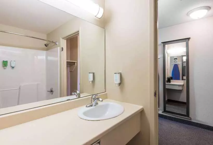 Hotel Super 8 By Wyndham Windsor Ns