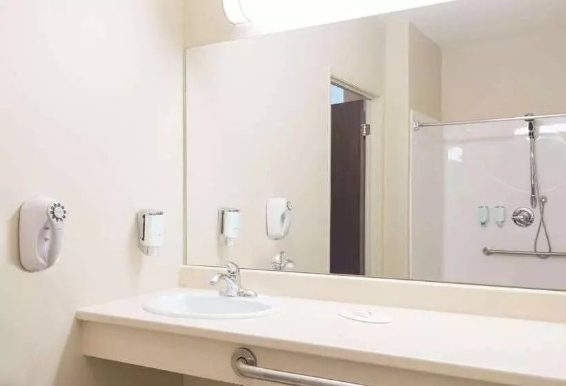 Hotel Super 8 By Wyndham Windsor Ns