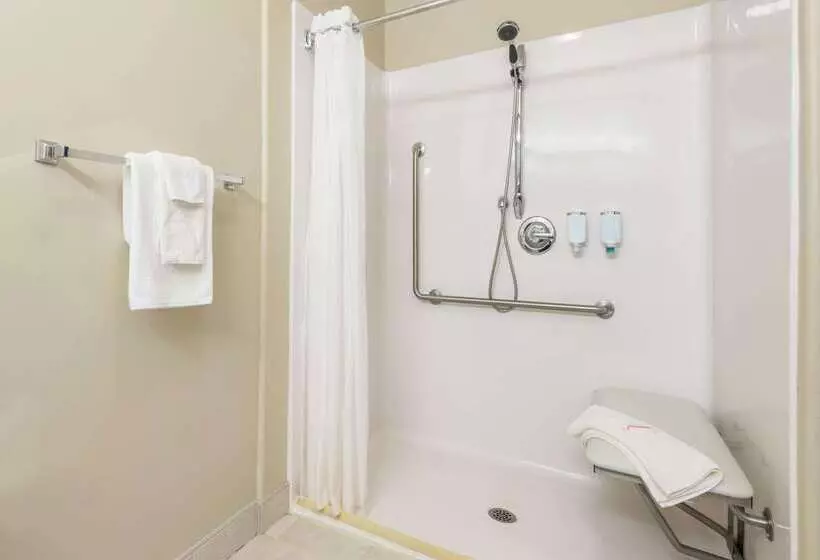 Hotel Super 8 By Wyndham Windsor Ns