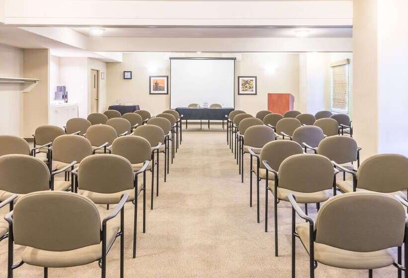 ホテル Super 8 By Wyndham Windsor Ns