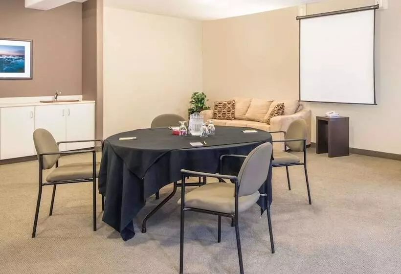 Hotel Super 8 By Wyndham Windsor Ns