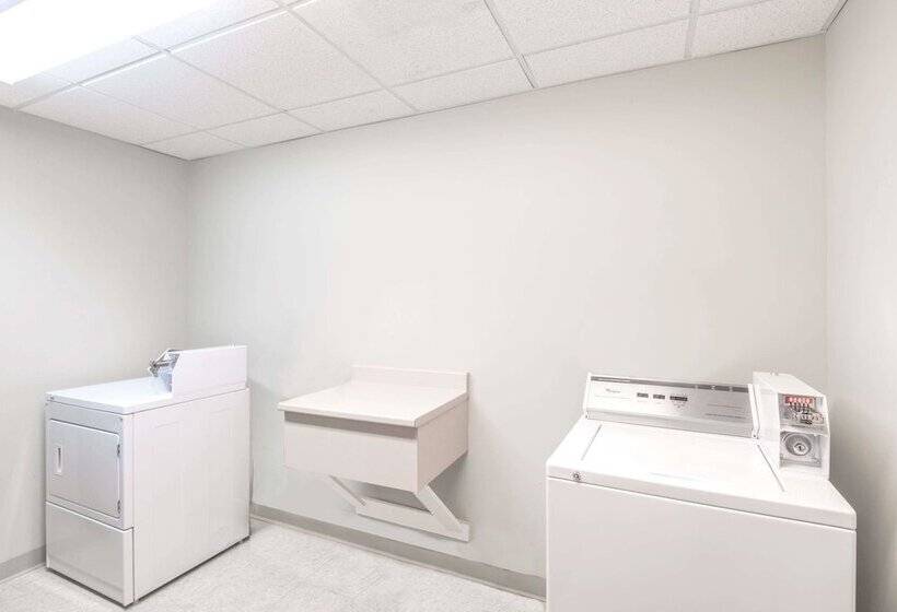 ホテル Super 8 By Wyndham Windsor Ns