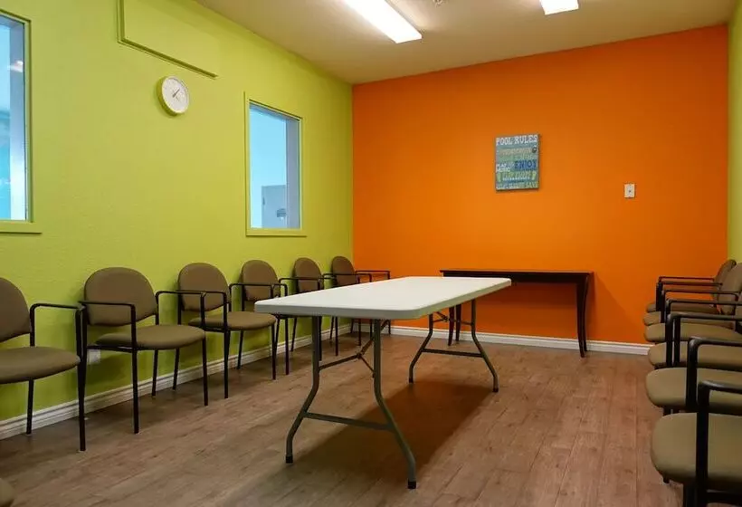 Hotel Super 8 By Wyndham Windsor Ns