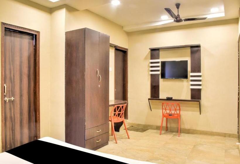 Отель Capital O 77924 Convivial Queen