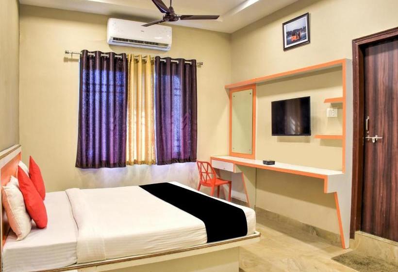 Отель Capital O 77924 Convivial Queen