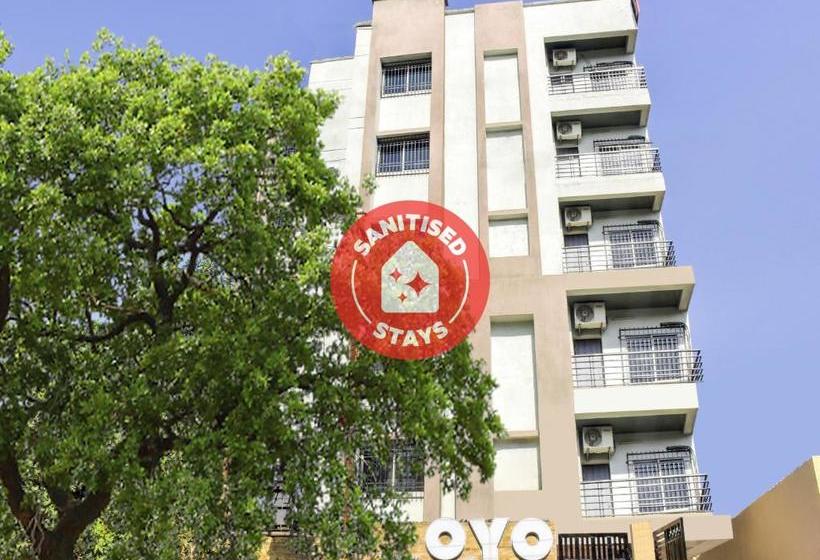 Отель Capital O 77924 Convivial Queen