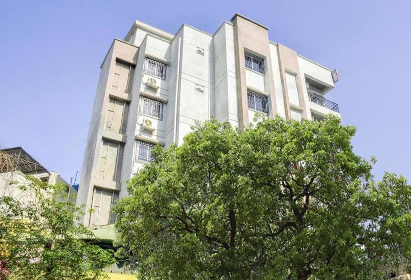 Отель Capital O 77924 Convivial Queen