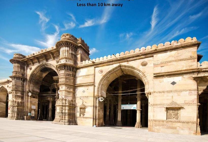 בית מלון כפרי Oyo 75892 Krishna Palace