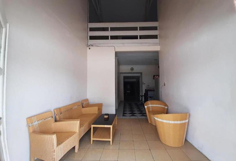 Hotel Oyo 90263 Diva Golf